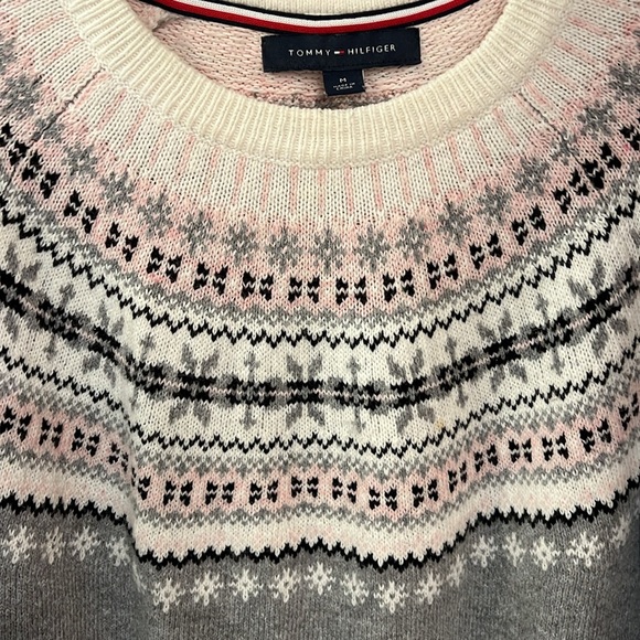 Tommy Hilfiger EUC sweater - Picture 3 of 7
